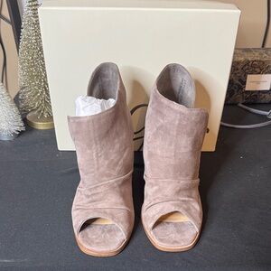 42 GOLD Taupe Peep-Toe Ankle Booties